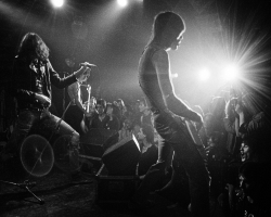 6. R-376_Ramones_Live1979_Gruen.jpg